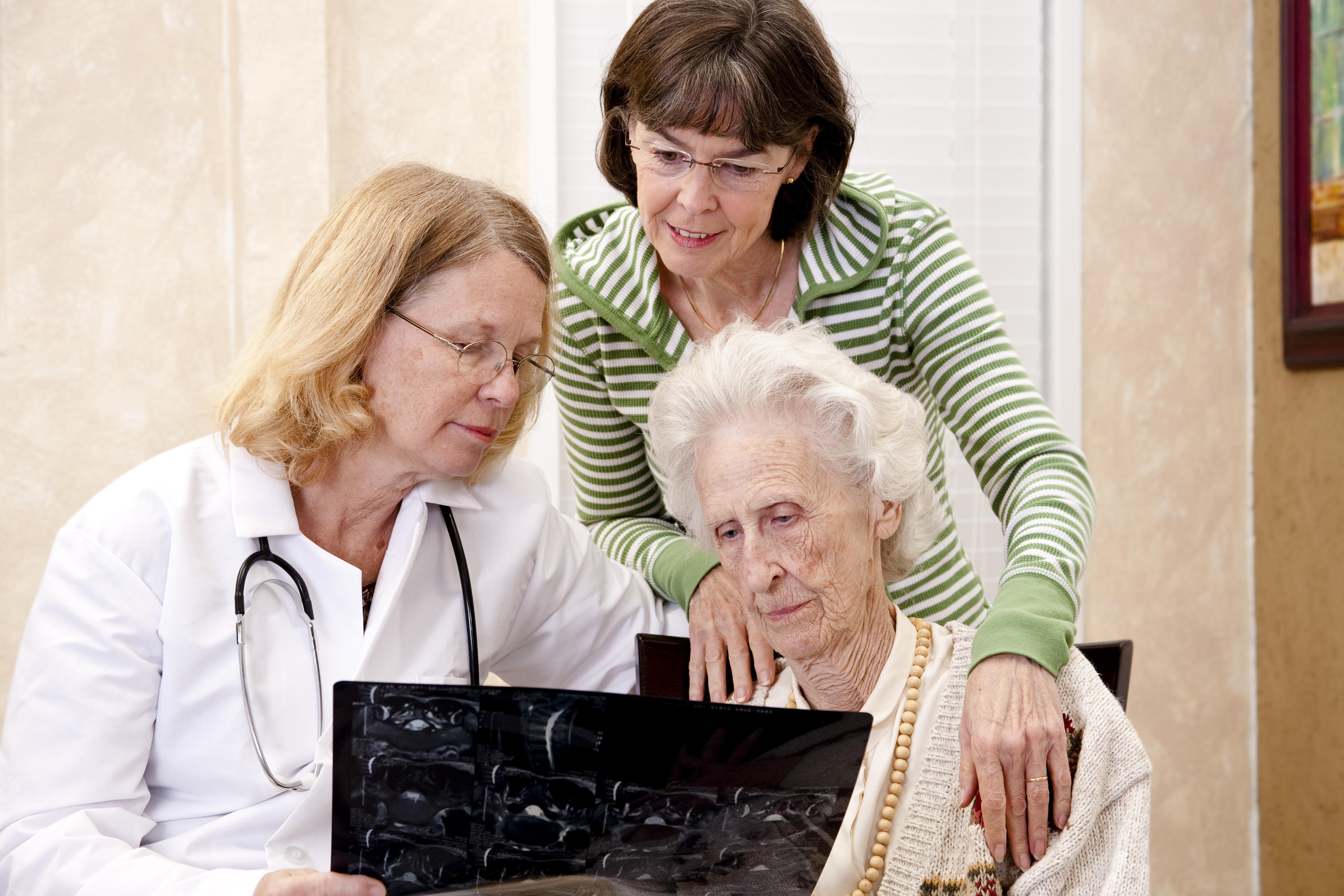 Пожилыми считаются люди в возрасте. Пожилые люди. Пожилого и старческого возраста. Болезни пожилых. Реабилитация пожилых.